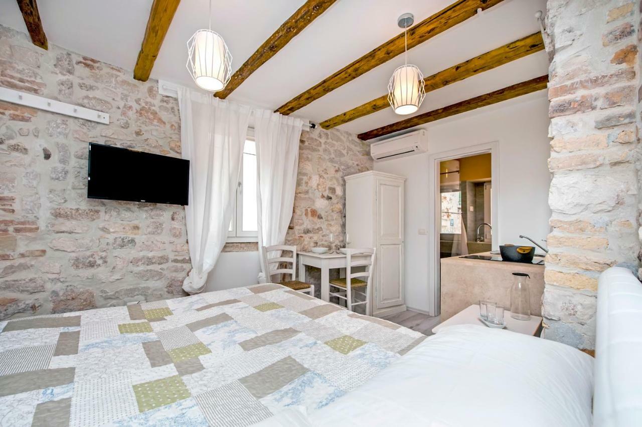 Apartment And Studio Ca' 3 Vie Rovinj Exterior foto
