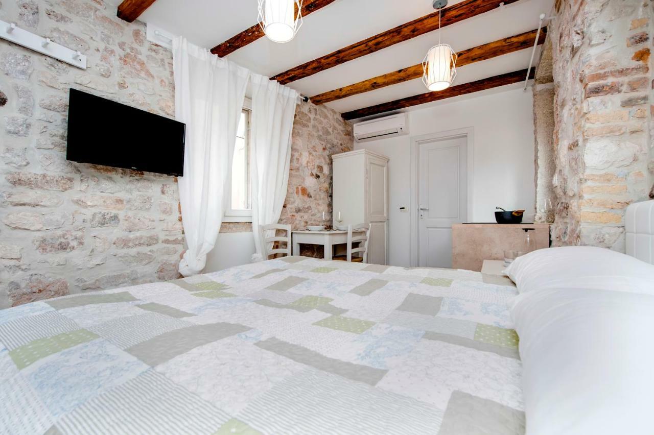 Apartment And Studio Ca' 3 Vie Rovinj Exterior foto